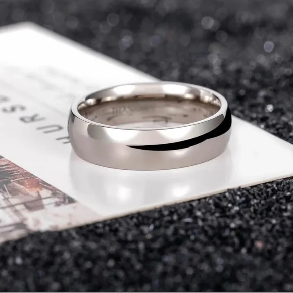 Men’s 6mm polished Titanium comfort band wedding ring NIB 8.5
